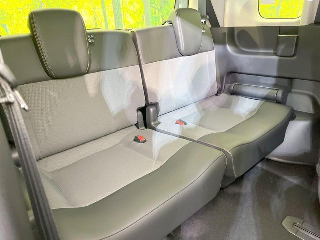 3列目シートはもちろん状態良好☆大人でもゆったりと座って頂けますので、大人数でのお出かけもラクラクです♪ご家族で、気の知れた仲間で、ドライブに行くのが楽しみですね♪