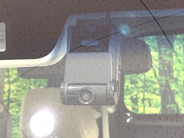 【ドライブレコーダー】ドライブレコーダー装備!走行中はもちろん、あおり運転や事故に遭遇した際、映像で記録し、万一のリスクに備えます。※記録用SDカードはお客様ご自身でご準備いただく必要があります。
