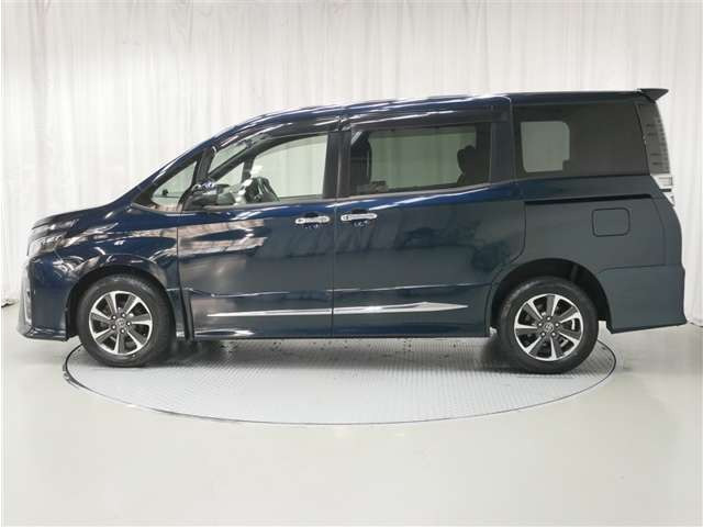 ヴォクシー2.0 ZS 4WD