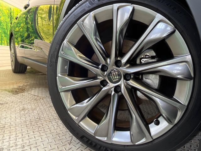 �y����21�C���`�A���~�z�C�[���z�O�ςɃ}�b�`���������A���~�z�C�[���𑕒����Ă���܂��B�e��ЊO�A���~�z�C�[����A�X�^�b�h���X�^�C�����戵�����Ă���܂��B���񂲑��k����������