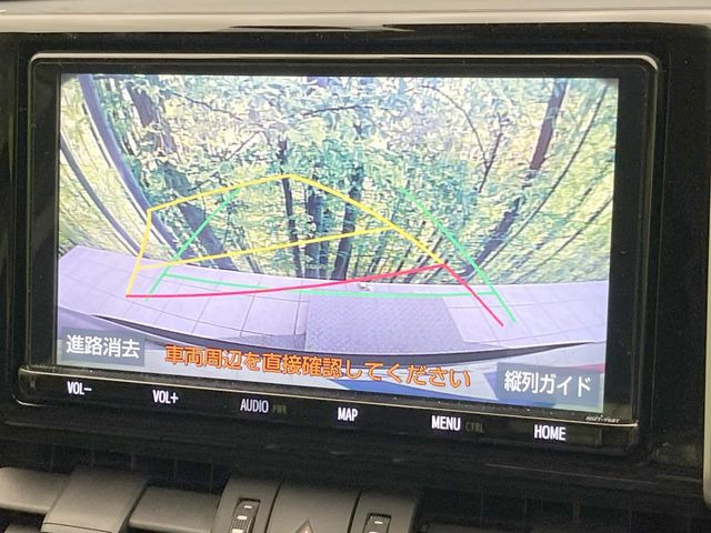 【バックカメラ】駐車時に後方がリアルタイム映像で確認できます。大型商業施設や立体駐車場での駐車時や、夜間のバック時に大活躍!運転スキルに関わらず、今や必須となった装備のひとつです!