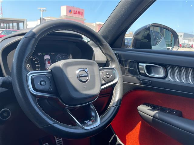 XC40T4 AWD Rデザイン 4WD