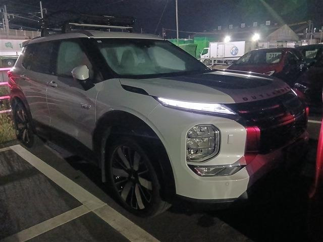 アウトランダーPHEV 2.4 P エグゼクティブ パッケージ 4WD