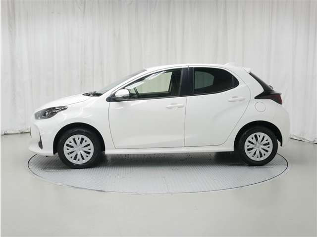 ヤリス1.5 ハイブリッド X E-Four 4WD