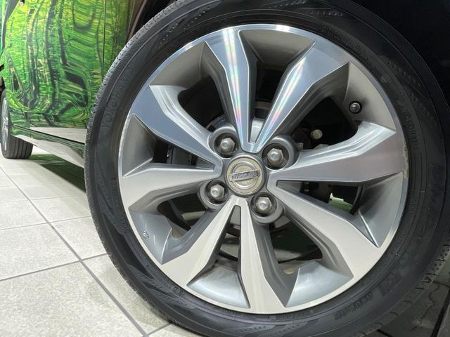 �y����15�C���`�A���~�z�C�[���z�O�ςɃ}�b�`���������A���~�z�C�[���𑕒����Ă���܂��B�e��ЊO�A���~�z�C�[����A�X�^�b�h���X�^�C�����戵�����Ă���܂��B���񂲑��k����������