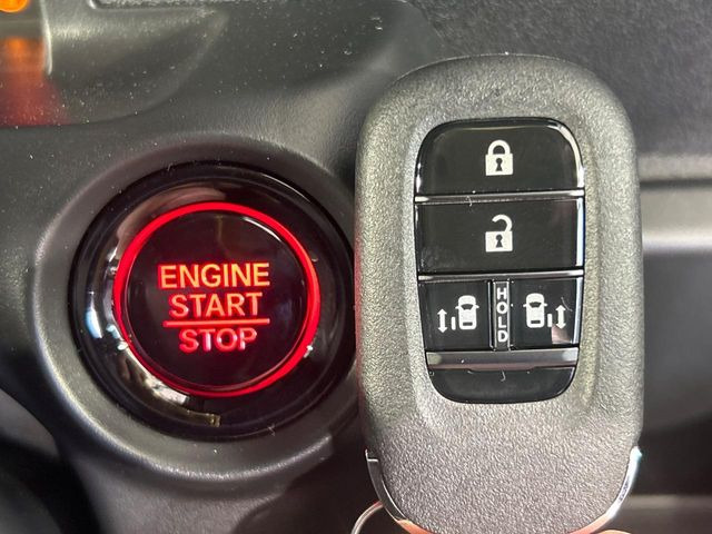 �yHonda�X�}�[�g�L�[�z�J�o����|�P�b�g�ɓ��ꂽ�܂܂ł��h�A�̎{���E�������\�ȃX�}�[�g�L�[�𑕔��B�G���W���̃I���E�I�t�����J�M�����o���K�v����������Ƃ��Ă��֗��ł���