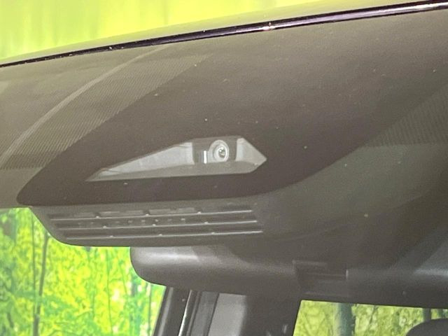 【トヨタセーフティセンス】走行中に前方の車両等を認識し、衝突しそうな時は警報とブレーキで衝突回避と被害軽減をアシスト。より安全にドライブをお楽しみいただけます。