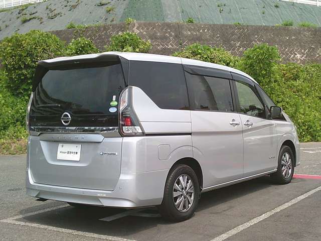セレナ1.2 e-POWER XV