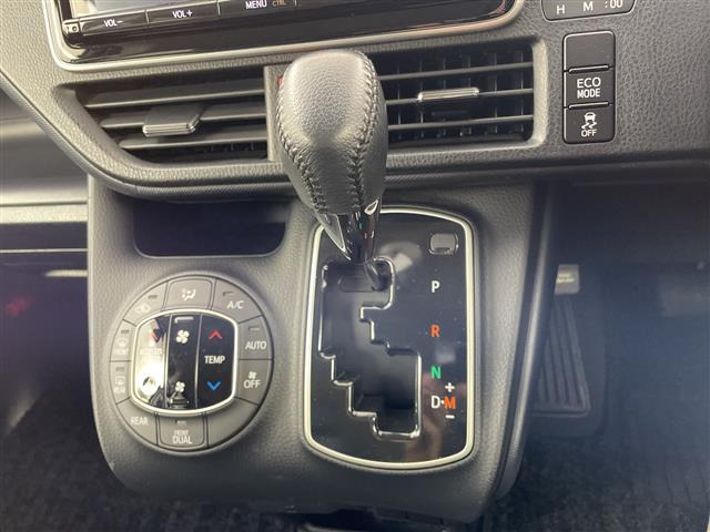 ヴォクシー2.0 ZS 4WD