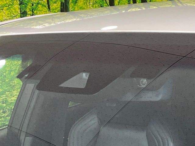 【トヨタセーフティセンス】走行中に前方の車両等を認識し、衝突しそうな時は警報とブレーキで衝突回避と被害軽減をアシスト。より安全にドライブをお楽しみいただけます。