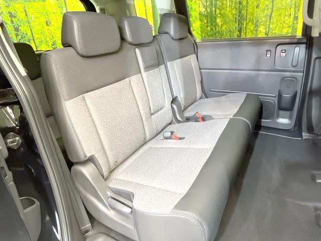 高品質なオリジナルフロアマットもオプションにてご用意しております。お好きなデザインやカラーをお車に合わせて選んでいただくことができます♪