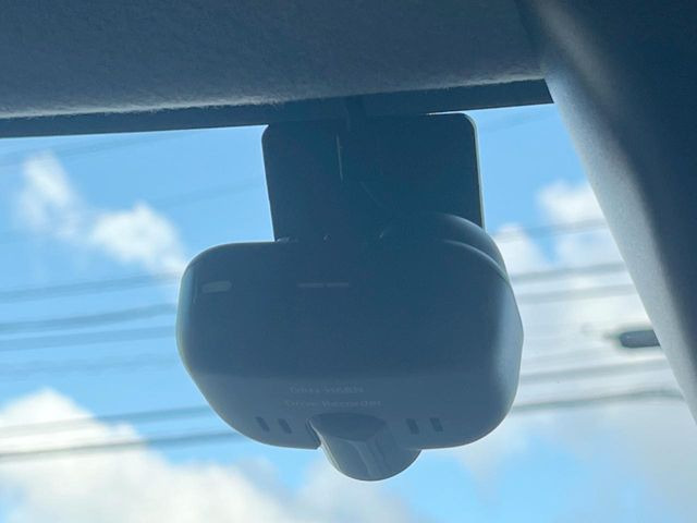 【ドライブレコーダー】ドライブレコーダー装備!走行中はもちろん、あおり運転や事故に遭遇した際、映像で記録し、万一のリスクに備えます。※記録用SDカードはお客様ご自身でご準備いただく必要があります。