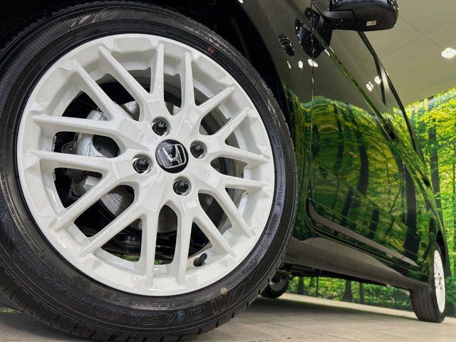 �y����15�C���`�A���~�z�C�[���z�O�ςɃ}�b�`���������A���~�z�C�[���𑕒����Ă���܂��B�e��ЊO�A���~�z�C�[����A�X�^�b�h���X�^�C�����戵�����Ă���܂��B���񂲑��k����������