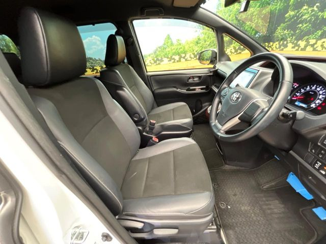 運転席シート廻りは使用感も少なく、良好な状態となっています。丁寧に使われていたことがよくわかりますね。