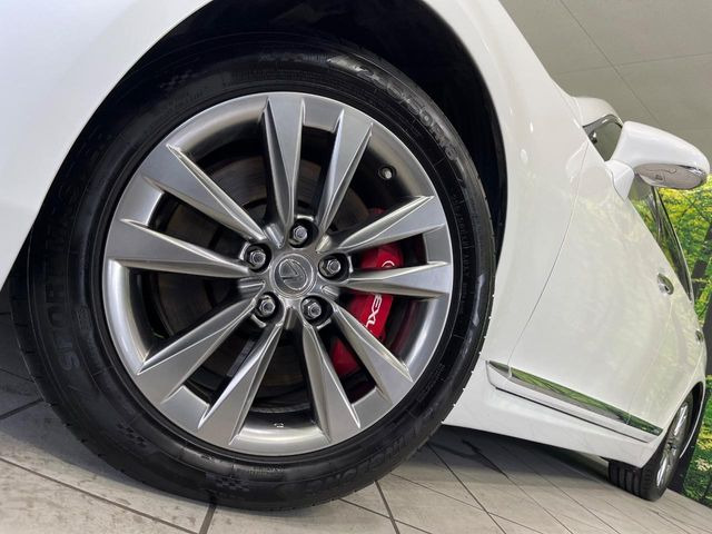 �y����18�C���`�A���~�z�C�[���z�O�ςɃ}�b�`���������A���~�z�C�[���𑕒����Ă���܂��B�e��ЊO�A���~�z�C�[����A�X�^�b�h���X�^�C�����戵�����Ă���܂��B���񂲑��k����������