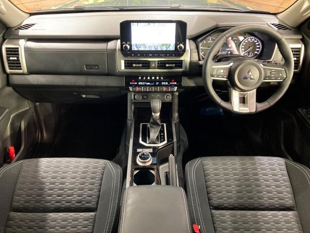 トライトン2.4 GLS ディーゼル 4WD