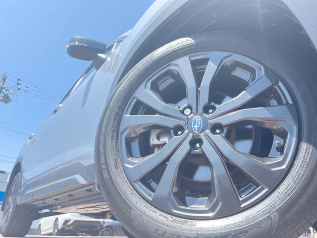 �y����18�C���`�A���~�z�C�[���z�O�ςɃ}�b�`���������A���~�z�C�[���𑕒����Ă���܂��B�e��ЊO�A���~�z�C�[����A�X�^�b�h���X�^�C�����戵�����Ă���܂��B���񂲑��k����������
