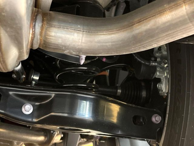 お車を安心してお乗りいただく為には、足回りの定期点検が欠かせません。サービスサポート(有償保証)では無料点検もご提供しており、安心のカーライフをお過ごしいただけるサポート体制が整っています。