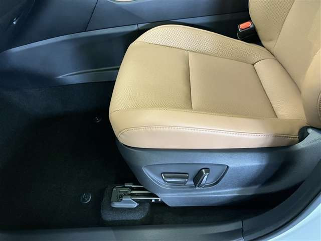 クラウンスポーツ2.5 Z E-Four 4WD