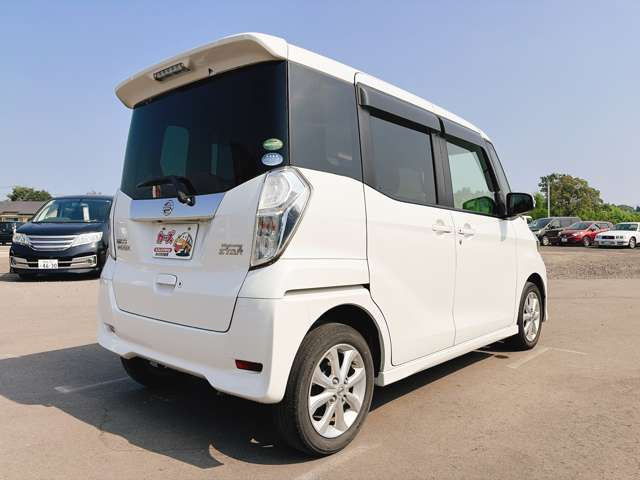 お客様のご予算帯に合わせたお車を常時100台以上取り揃えています!当社のスタッフがお客様のお車選びをしっかりサポートしご提案させていただきます!