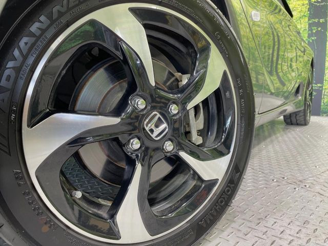 �y����16�C���`�A���~�z�C�[���z�O�ςɃ}�b�`���������A���~�z�C�[���𑕒����Ă���܂��B�e��ЊO�A���~�z�C�[����A�X�^�b�h���X�^�C�����戵�����Ă���܂��B���񂲑��k����������