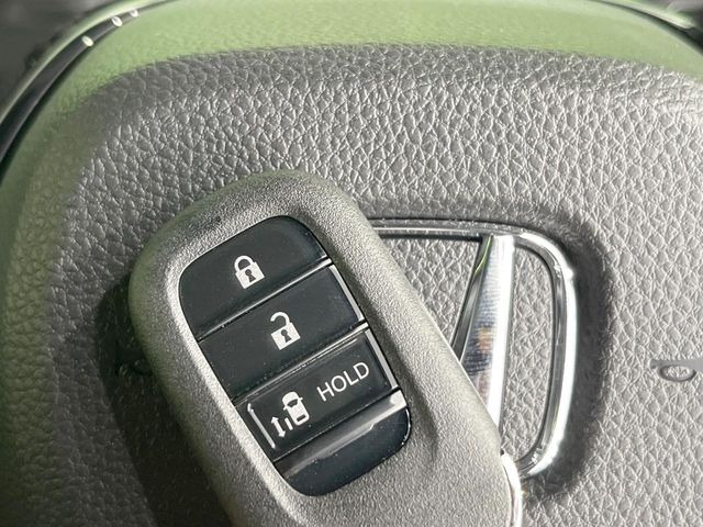 �yHonda�X�}�[�g�L�[�z�J�o����|�P�b�g�ɓ��ꂽ�܂܂ł��h�A�̎{���E�������\�ȃX�}�[�g�L�[�𑕔��B�G���W���̃I���E�I�t�����J�M�����o���K�v����������Ƃ��Ă��֗��ł���
