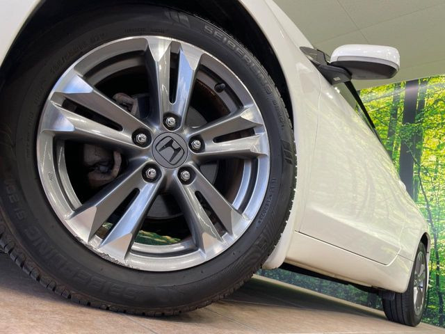 �y����16�C���`�A���~�z�C�[���z�O�ςɃ}�b�`���������A���~�z�C�[���𑕒����Ă���܂��B�e��ЊO�A���~�z�C�[����A�X�^�b�h���X�^�C�����戵�����Ă���܂��B���񂲑��k����������