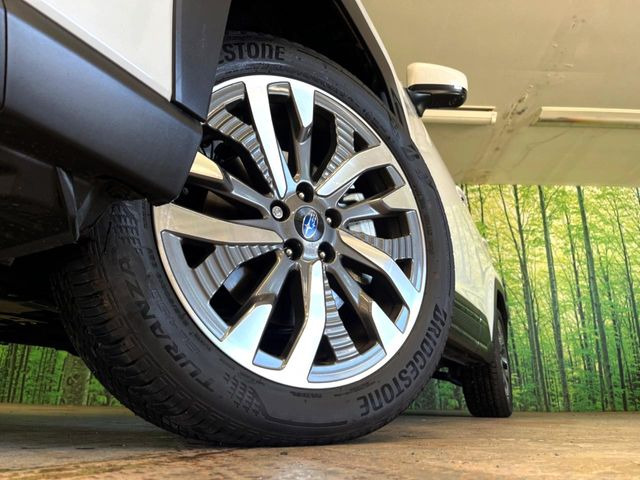 �y����19�C���`�A���~�z�C�[���z�O�ςɃ}�b�`���������A���~�z�C�[���𑕒����Ă���܂��B�e��ЊO�A���~�z�C�[����A�X�^�b�h���X�^�C�����戵�����Ă���܂��B���񂲑��k����������