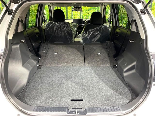 普段のお買い物や通勤、送迎等に十分な荷室スペースを確保しております。セカンドシートを倒すと、大きな荷物の積載も可能です♪