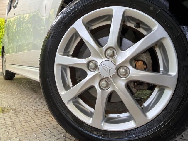 �y����14�C���`�A���~�z�C�[���z�O�ςɃ}�b�`���������A���~�z�C�[���𑕒����Ă���܂��B�e��ЊO�A���~�z�C�[����A�X�^�b�h���X�^�C�����戵�����Ă���܂��B���񂲑��k����������