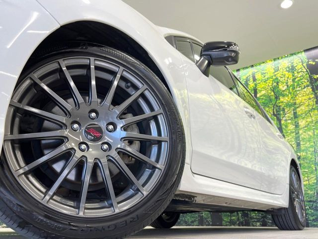 �y18�C���`�A���~�z�C�[���z�O�ςɃ}�b�`�����A���~�z�C�[���𑕒����Ă���܂��B�e��A���~�z�C�[����A�X�^�b�h���X�^�C�����戵�����Ă���܂��B���񂲑��k����������