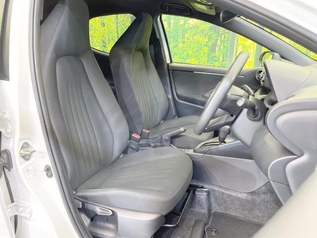 運転席シート廻りは使用感も少なく、良好な状態となっています。丁寧に使われていたことがよくわかりますね。