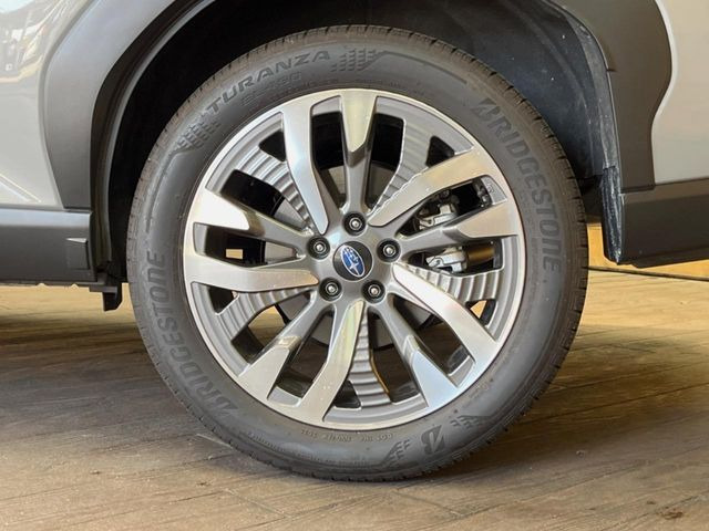 �y����19�C���`�A���~�z�C�[���z�O�ςɃ}�b�`���������A���~�z�C�[���𑕒����Ă���܂��B�e��ЊO�A���~�z�C�[����A�X�^�b�h���X�^�C�����戵�����Ă���܂��B���񂲑��k����������