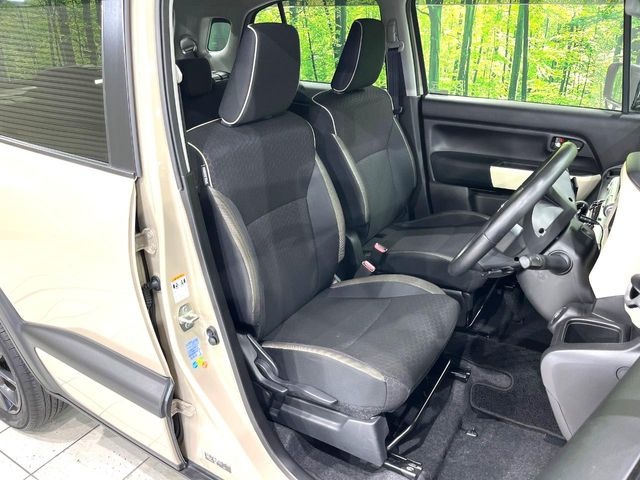 運転席シート廻りは使用感も少なく、良好な状態となっています。丁寧に使われていたことがよくわかりますね。