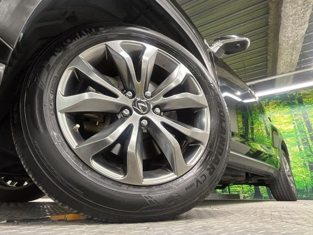 �y����18�C���`�A���~�z�C�[���z�O�ςɃ}�b�`���������A���~�z�C�[���𑕒����Ă���܂��B�e��ЊO�A���~�z�C�[����A�X�^�b�h���X�^�C�����戵�����Ă���܂��B���񂲑��k����������