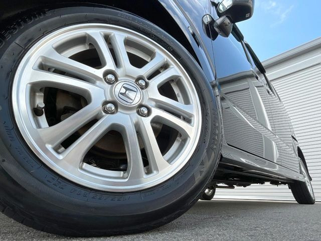 �y����14�C���`�A���~�z�C�[���z�O�ςɃ}�b�`���������A���~�z�C�[���𑕒����Ă���܂��B�e��ЊO�A���~�z�C�[����A�X�^�b�h���X�^�C�����戵�����Ă���܂��B���񂲑��k����������