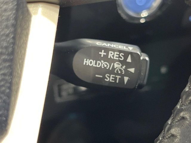 【レーダークルーズコントロール】高速道路での長距離走行が楽に!!自動で速度を保つクルーズコントロールが、衝突軽減システムと連携し、前方の車両を感知して車間を保つように速度調節してくれます!!