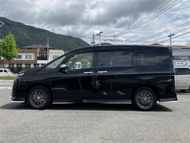 セレナ1.4 e-POWER AUTECH