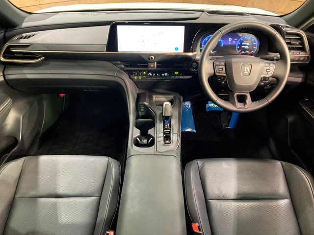 クラウンクロスオーバー2.5 G アドバンスト レザー パッケージ E-Four 4WD