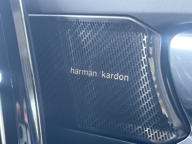 ��harman/kardon�T���E���h�V�X�e��:�����𒉎��ɍČ����A�������̂ɑ΂��ėՏꊴ��^���A���������A��荂�i���ȃT�E���h�����y���݂��������܂��B
