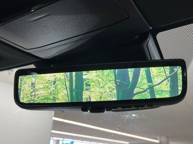 【デジタルインナーミラー】後席の大きな荷物や同乗者で後方が確認しづらい時でも安心!カメラが撮影した車両後方の映像をルームミラー内に表示。クリアな視界で状況の確認が可能です!