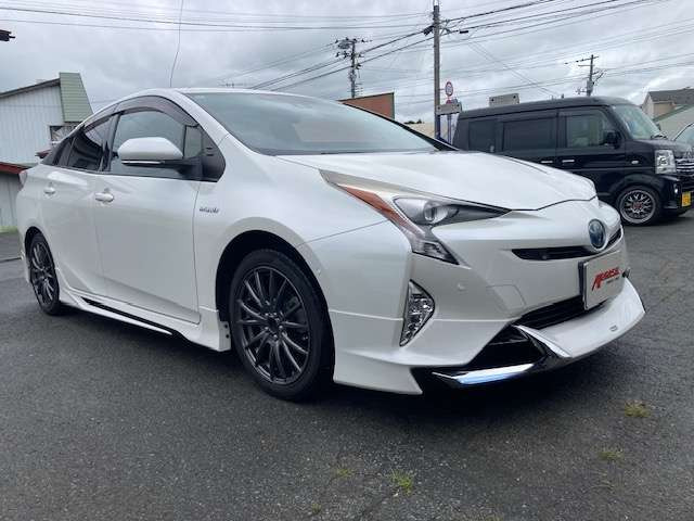 プリウス1.8 A ツーリングセレクション E-Four 4WD