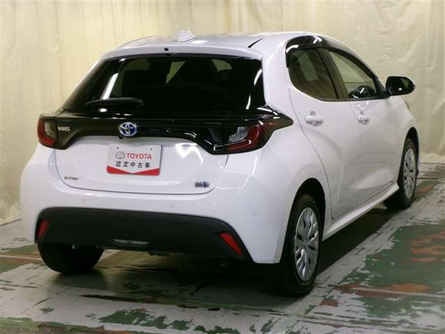 ヤリス1.5 ハイブリッド X E-Four 4WD