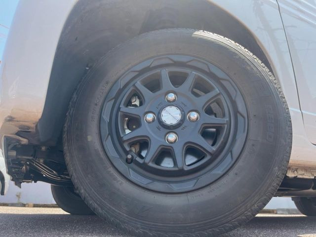 �y12�C���`�A���~�z�C�[���z�O�ςɃ}�b�`�����A���~�z�C�[���𑕒����Ă���܂��B�e��A���~�z�C�[����A�X�^�b�h���X�^�C�����戵�����Ă���܂��B���񂲑��k����������
