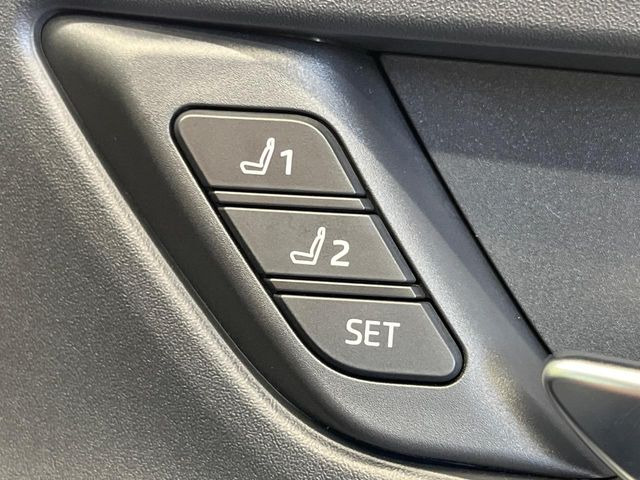 【メモリー機能付きパワーシート】ドライバーごとに設定したシート位置を記憶して、ボタン一つで切り替えできる便利な機能!運転する方が複数名いらっしゃるご家庭におすすめです♪