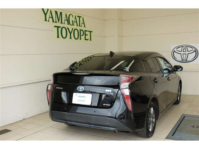 プリウス1.8 A E-Four 4WD