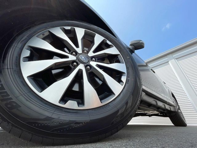 �y����18�C���`�A���~�z�C�[���z�O�ςɃ}�b�`���������A���~�z�C�[���𑕒����Ă���܂��B�e��ЊO�A���~�z�C�[����A�X�^�b�h���X�^�C�����戵�����Ă���܂��B���񂲑��k����������
