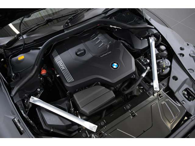 2.0L ����4�C��DOHC�^�[�{�A197ps/32.6kgm�A�S��&times;�S��&times;�S��mm 4335&times;1865&times;1305mm�A�ԗ��d�� 1490kg