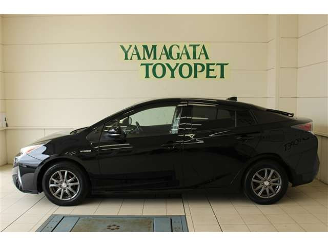 プリウス1.8 A E-Four 4WD