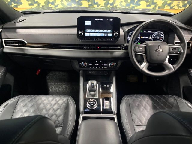 アウトランダーPHEV 2.4 ブラック エディション 4WD